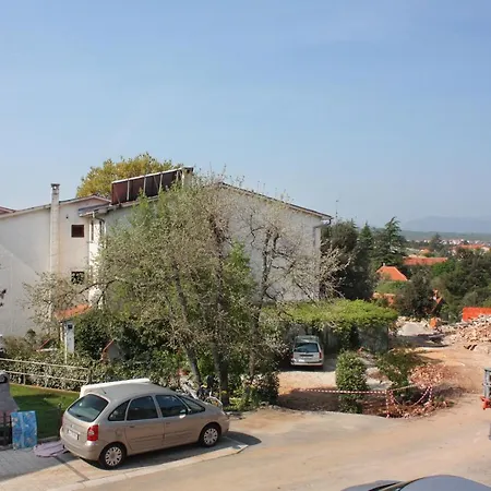 With A Parking Space 马林斯卡