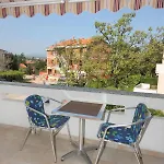 Apartment With A Parking Space Malinska